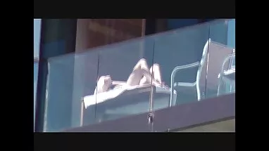 Mẹ Deauxma và phim sex nhà vua Goldie Blair so sánh ngực và được bật!