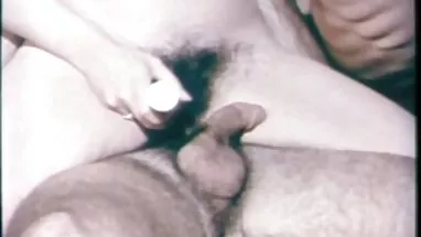 Cặp sinh đôi vua phim set đưa anh ta ra với các cậu