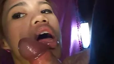 VY Thủy thủ ở trong phòng vua hon vua dit tắm