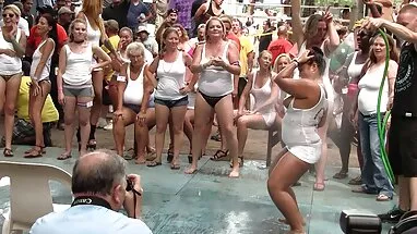 Bạn phim vua sex tuyệt vời trong một chiếc áo và giày cao gót