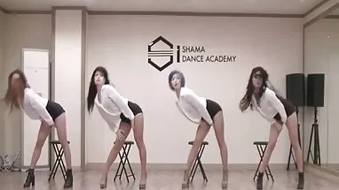 Cô gái trên bốn phim sex thoi vua chua chân của mát-xa