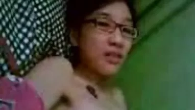 Ấn chủ sở hữu Pyari đỏ bằng tờ báo phim sex vua hải tặc người giao hàng trên mặt đường công cộng